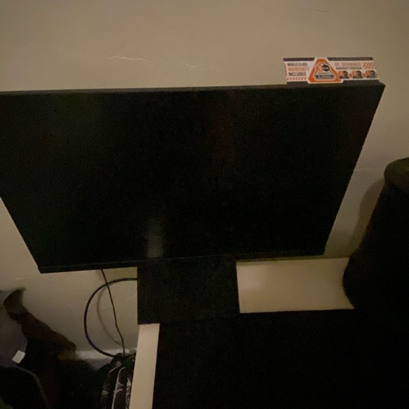 Monitor/Tv - Picture 2 of 3